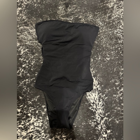 Victoria Secret - Picture 1 of 2